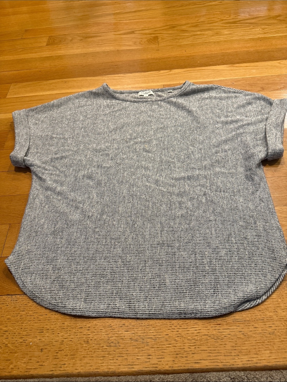 Max studio short sleeve sweater size large.